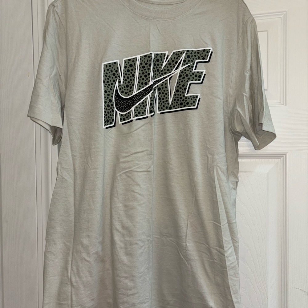 Nike Light Gray Graphic Men's Tee